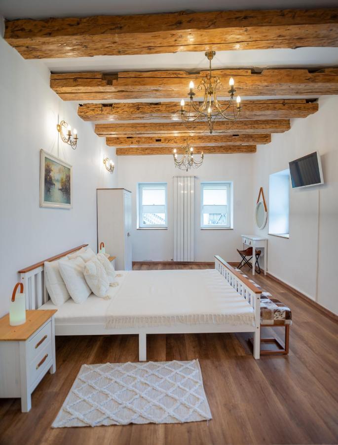Fernweh Haus Brasov Hotell Eksteriør bilde
