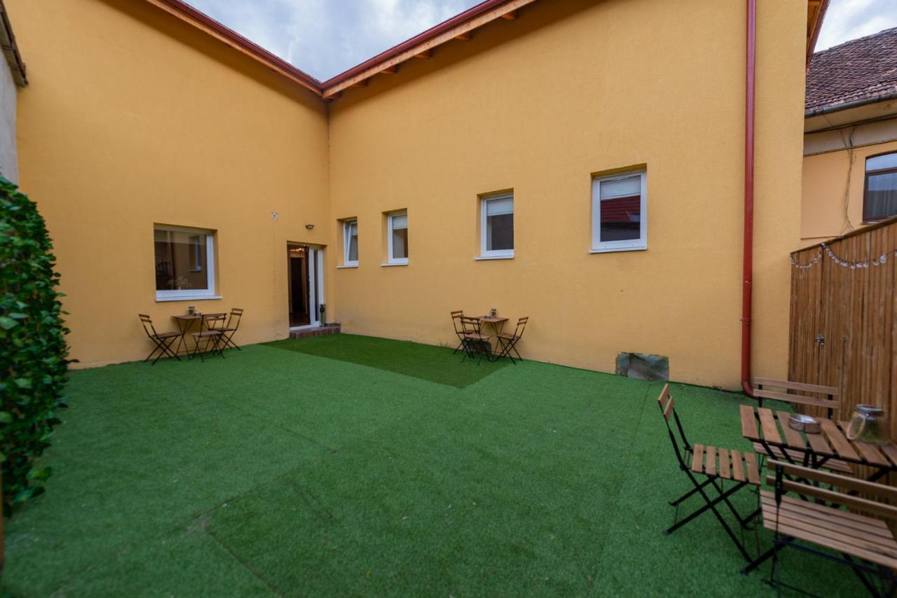 Fernweh Haus Brasov Hotell Eksteriør bilde